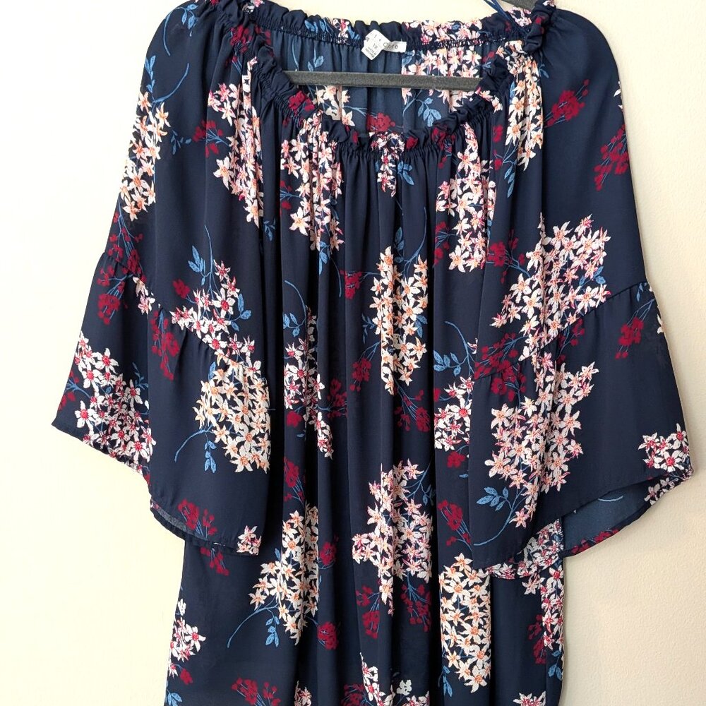 Violet & Claire Women's Navy Blue Floral Boho Blouse. Size 1X